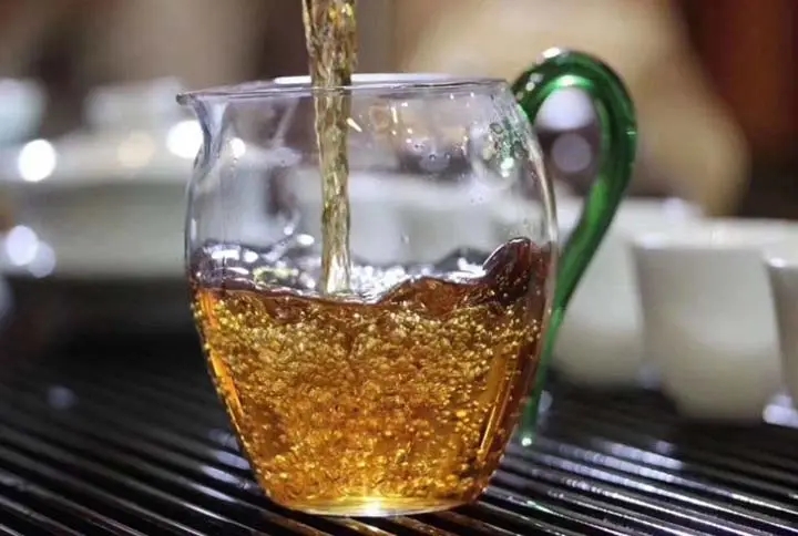 連“喉韻”和“鎖喉”都搞不清楚，就不要說懂普洱茶！