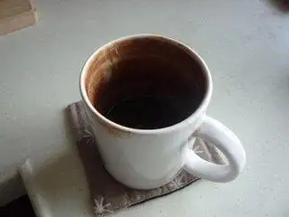 茶垢清潔有妙招，一分鐘讓茶杯光亮如新！