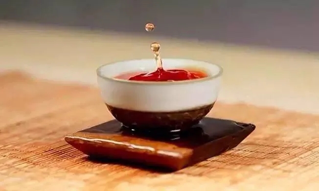 從時(shí)間維度來看，普洱茶的尷尬期并不可怕